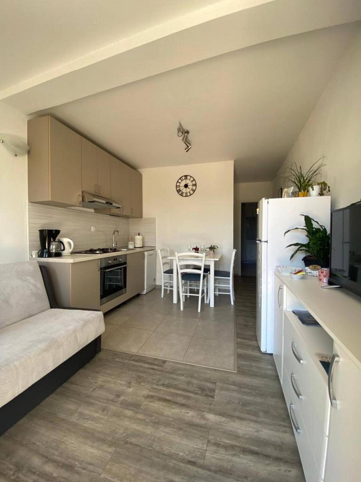 Rural Apartment Ante Drnis Exterior photo