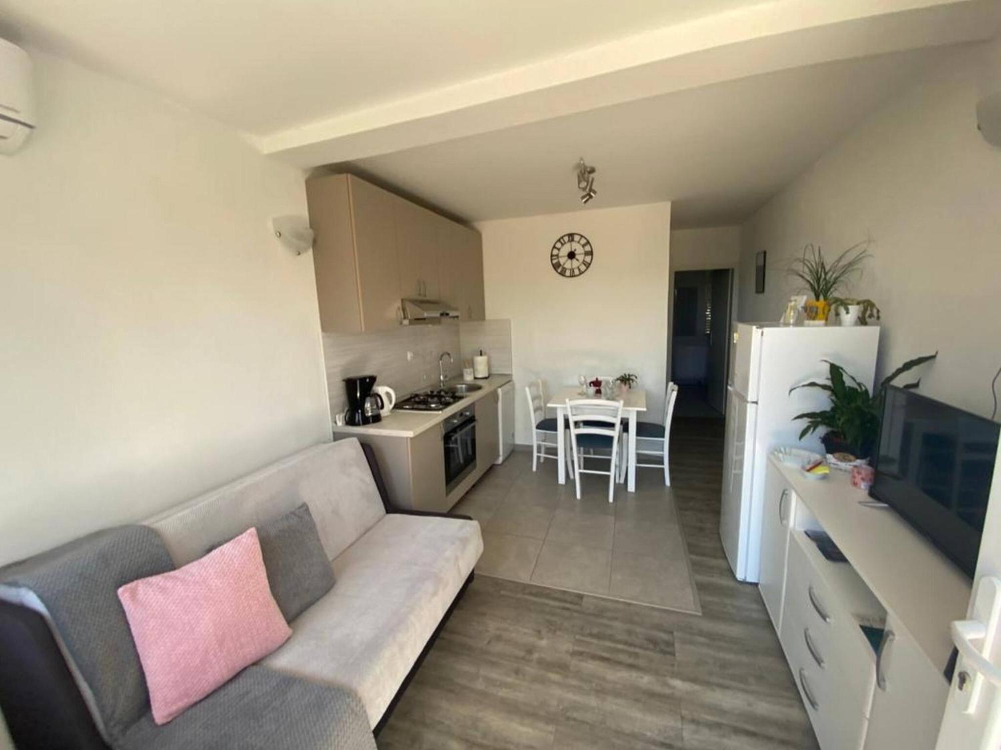 Rural Apartment Ante Drnis Exterior photo